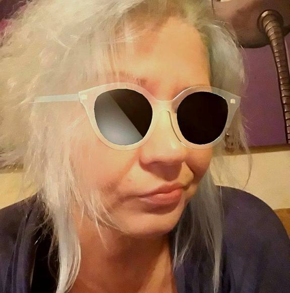 Meet your Posher, Amber - Picture 1 of 1